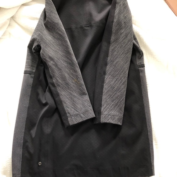 Lululemon Cocoon coat, size 4 - like new! - Picture 3 of 4